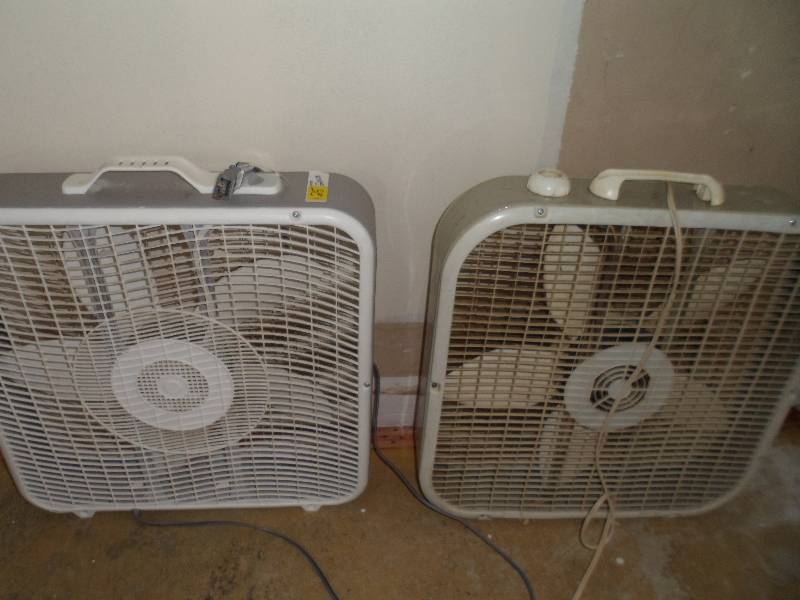 lot 25 image: 2 Box Fans