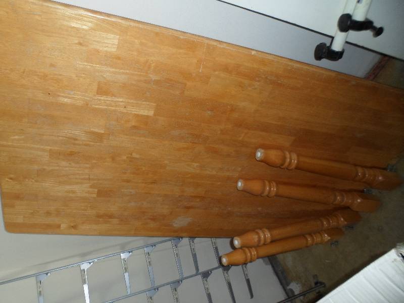 lot 26 image: Wood Dining Room Table