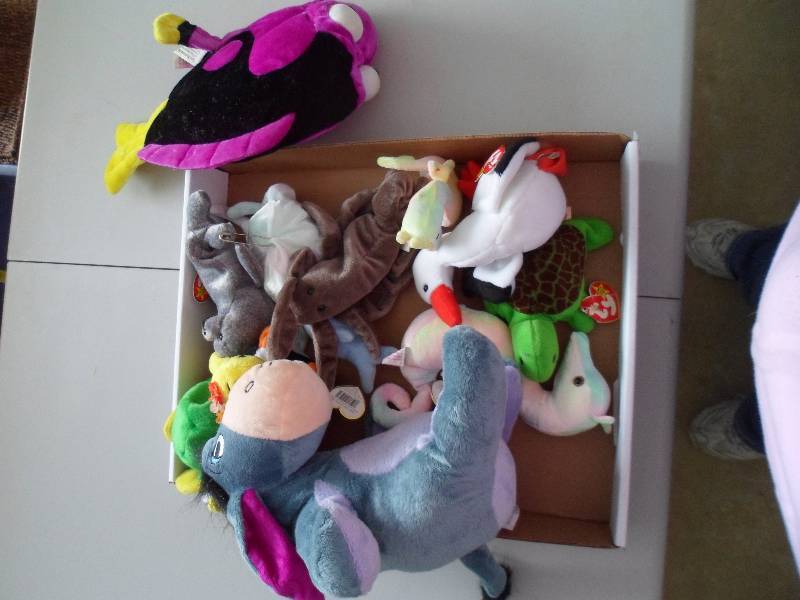 lot 31 image: Beanie Babies & Plush Lot