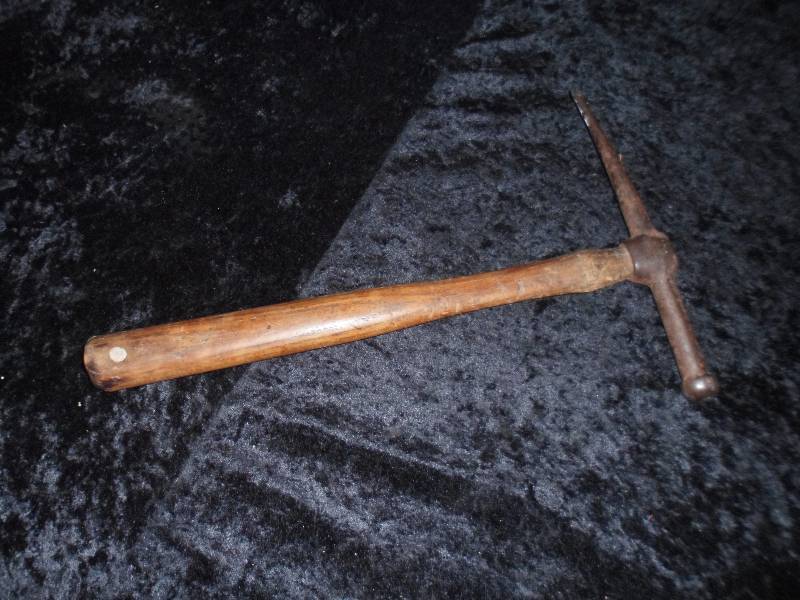 lot 40 image: Antique Goldminers PickHammer