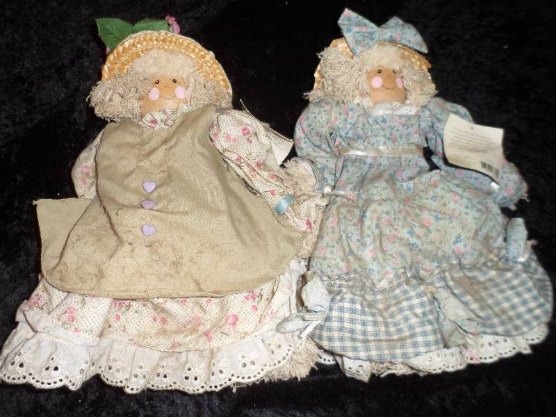 lot 49 image: 2 Moppins Dolls