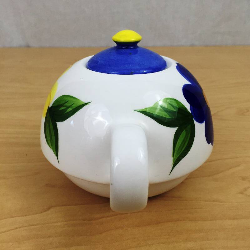 lot 9 image: Flower Power Personal Teapot - Excellent