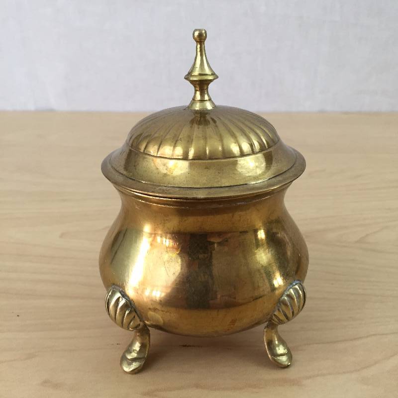 lot 27 image: Vintage Heavy Four Legged Brass Pot with Lid Footed