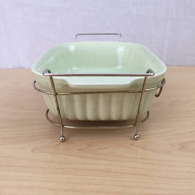 lot 28 image: SWEET 1983 Pfaltzgraff 32 OZ Casserole & Carrier PFALTZGRAFF BAKING DISH CASSEROLE FTDA 1983 Mint Color WIRE BASKET VINTAGE