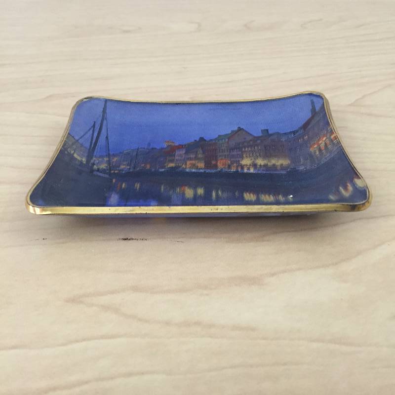 lot 30 image: Rare Vintage Small Gold Rimmed Glass Dish Venice or Amsterdam Scene
