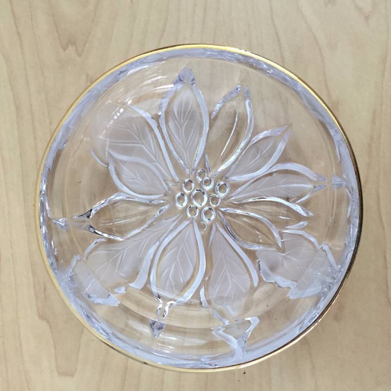 lot 31 image: BRAND NEW STUDIO NOVA GUILDED POINSETTIA GOLD TRIM GLASS CANDY DISH 5.5 Bon Bon Tray Candy Food Nuts APPETIZERS