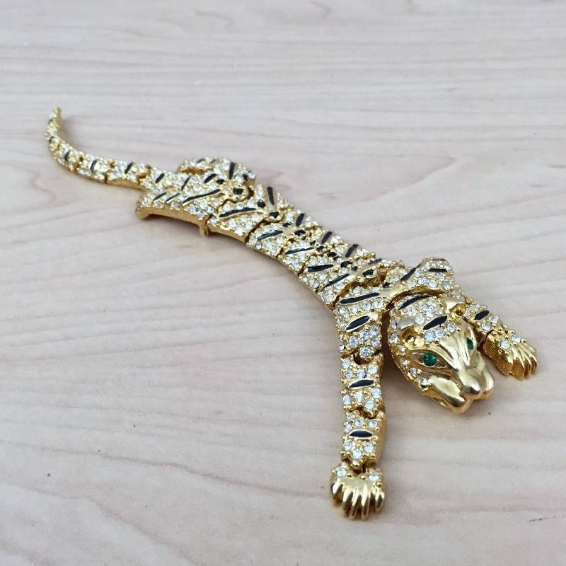 lot 46 image: Super retro cool VINTAGE COSTUME JEWELRY amazing moving stalking GOLD BLACK ENAMEL SPOTTED TIGER CAT LEOPARD emerald green eyes rhinestone BROACH pin