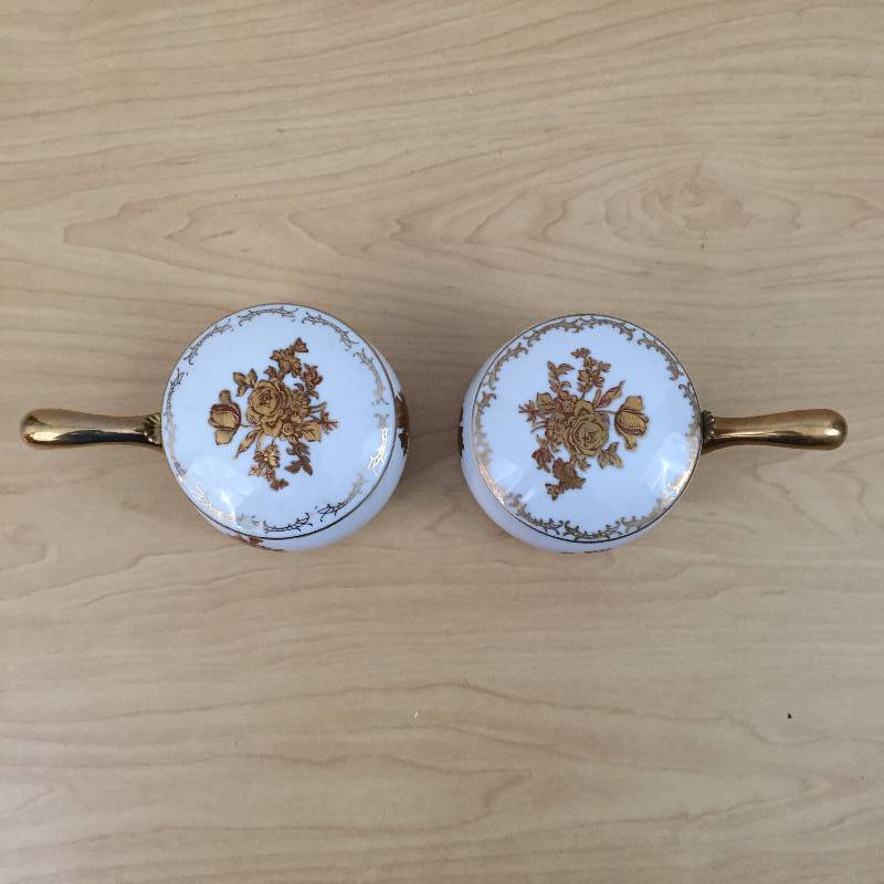 lot 12 image: 2 Lovely Vintage Gold Roses Floral Hand Painted Porcelain Andrea Japan SSS Trinket Boxes Dish With Lids and Gold Handles Warmers  Numbered 7474 & 9626 Occupied Japan - Excellent