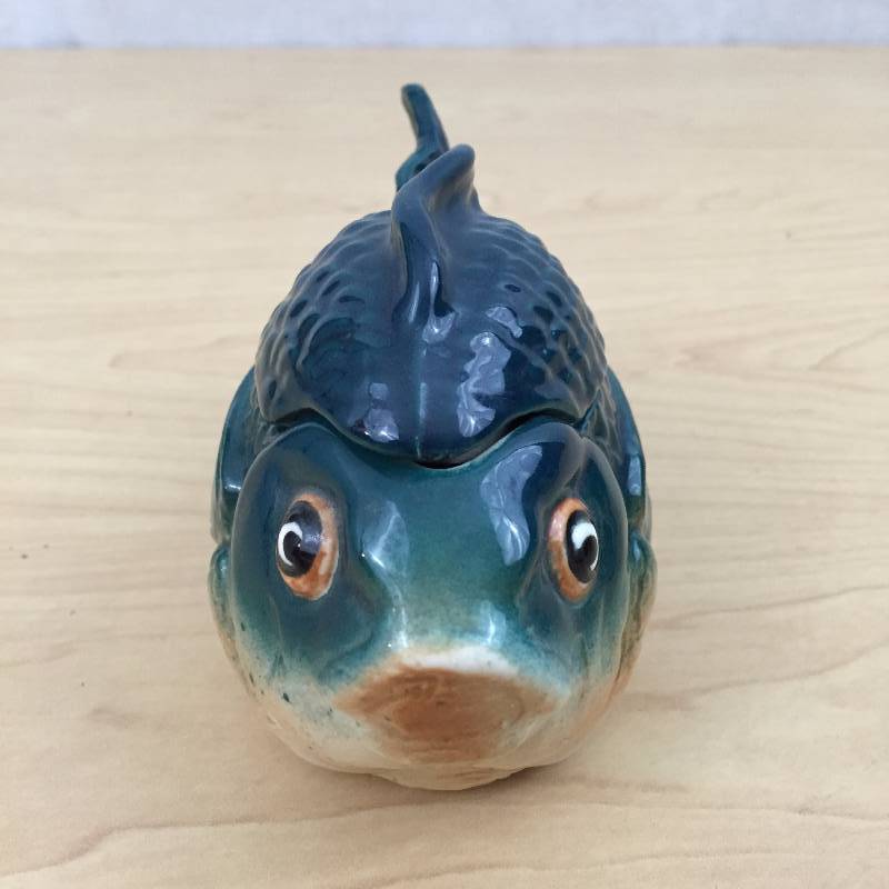 lot 61 image: Retro Chic Mid Century Modern Vintage Blue Green Fish Sugar Bowl & Creamer with lids - Wear due to age - please see pictures