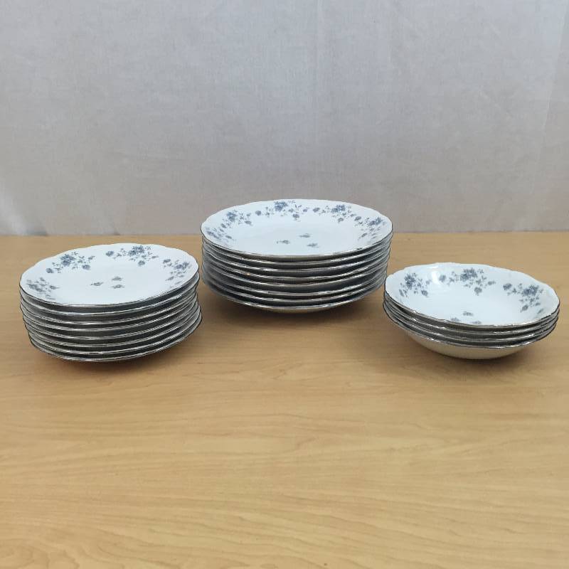 lot 65 image: 20 Pieces Johann Haviland Delicate China Blue Garland Dinnerware Set - Nice Preowned Condition - No Chips