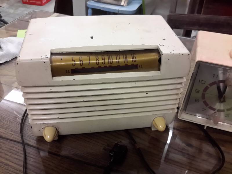 3 Vintage electric Clocks.. Untested