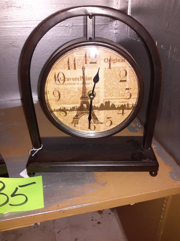 2 Vintage reproduction clocks.. Electric, Battery