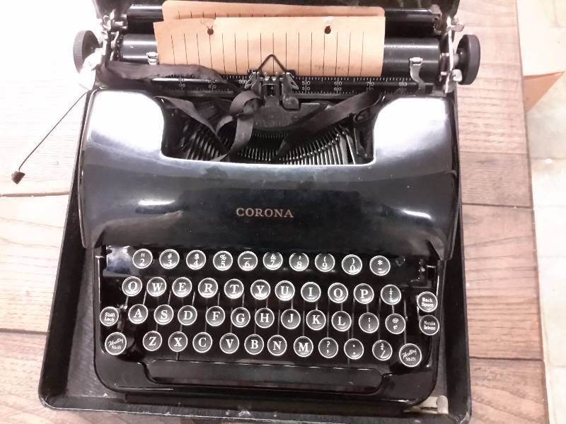 CORONA typewriter