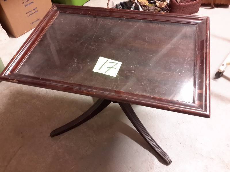 Very nice Mahogany coffee table with removable glass top