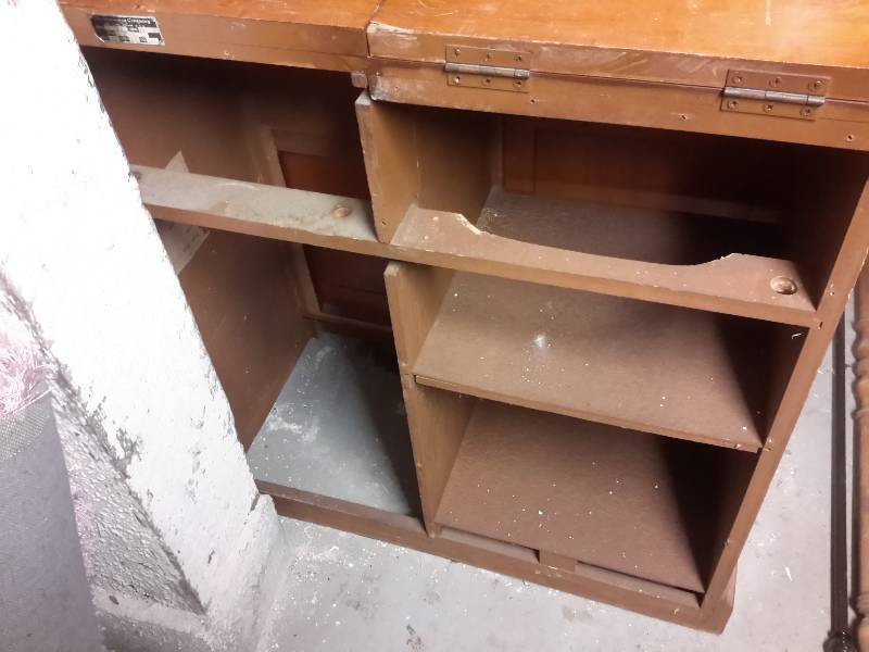 Solid Wood Stereo Cabinet.. Looks like Maple wood.. 32in x 17in x 32in.