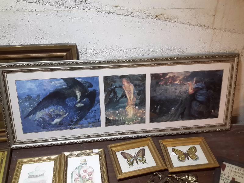 pictures as shown.  Last Supper picture