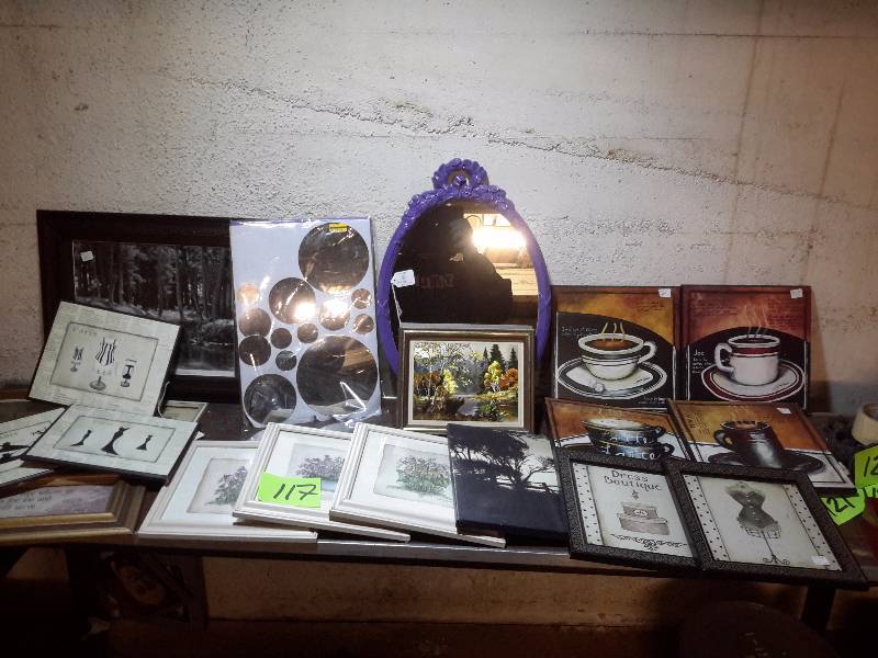 Misc. Wall Dcor, Pictures and Mirrors as pictured