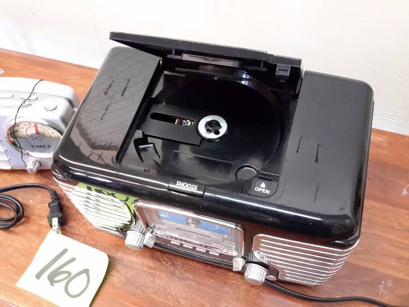 Vintage reproduction RadioCD player..   TIMEX Clock radio.. Both Work well
