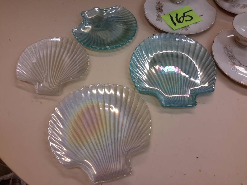 4 Shell Shaped dessert plates, 4 coffeeplate combos..   Nice shape