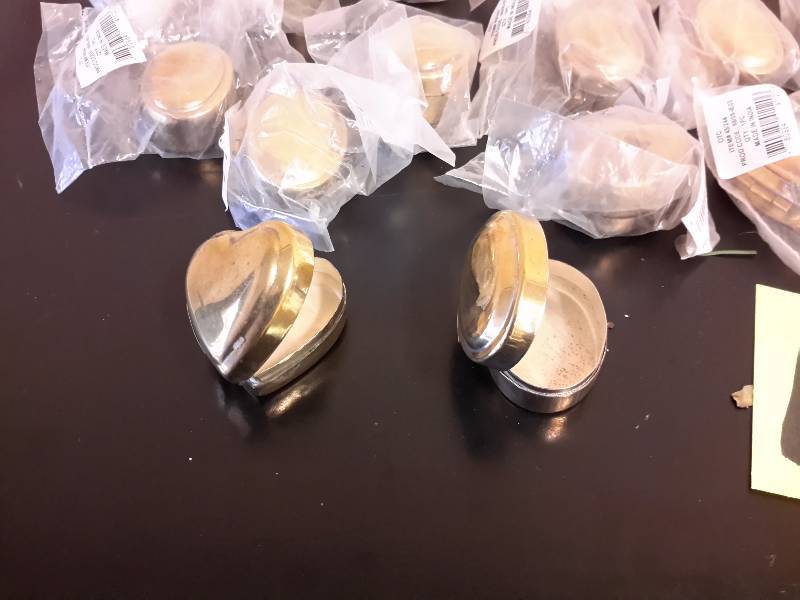 32, Gold metal small boxes