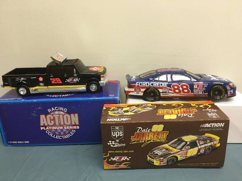 lot 6 image: 3 Dale Jarrett Nascar winners circle 124th scale replicas
