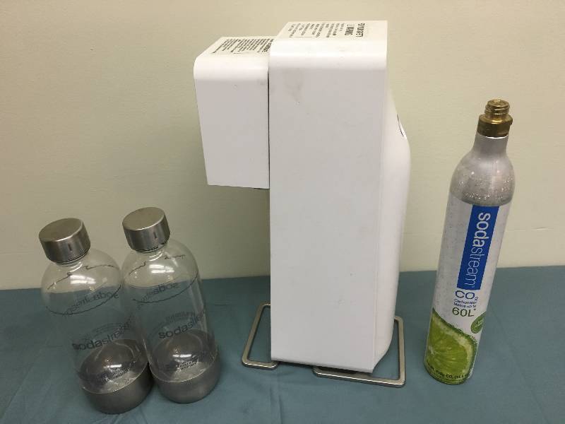 lot 19 image: soda stream with co2 cylinder