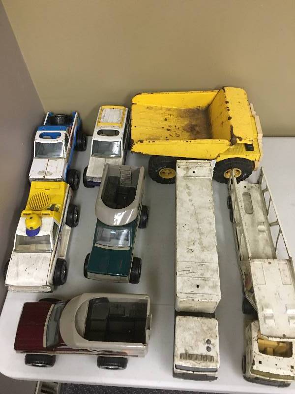 lot 42 image: lot of metal nylint trucks