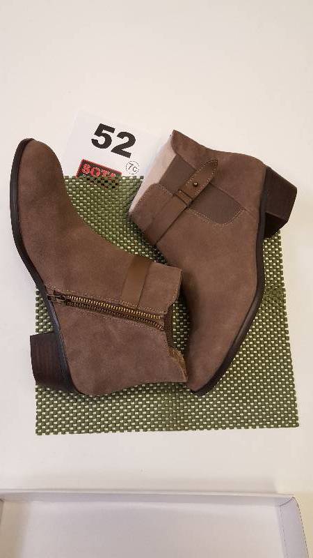 Womens Steve madden perrii boots  taupe sued 9 12