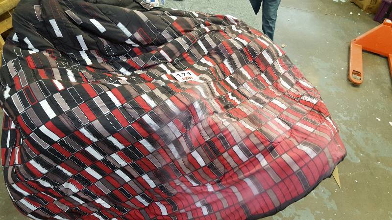 lot 171 image: AlcoRex FL Comforter Set  Sheet set