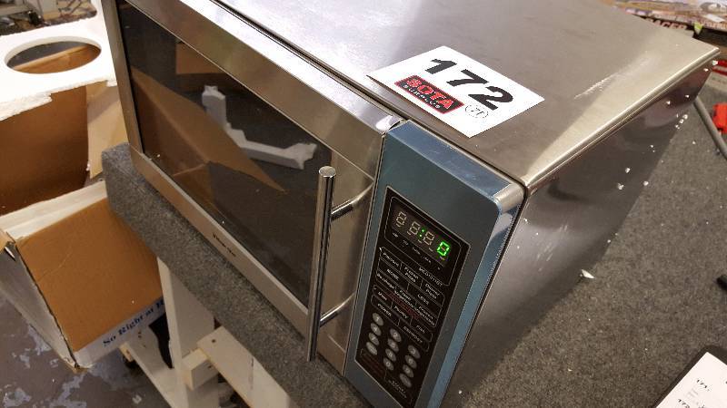 lot 172 image: Magic Chef 1.3 cu. ft. 1100-Watt Microwave Oven