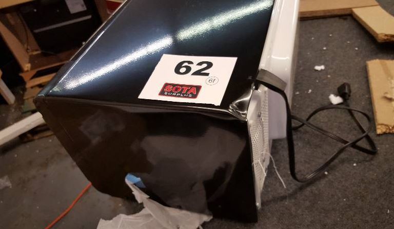 lot 190 image: Oster 0.9-cu. ft. Microwave Oven