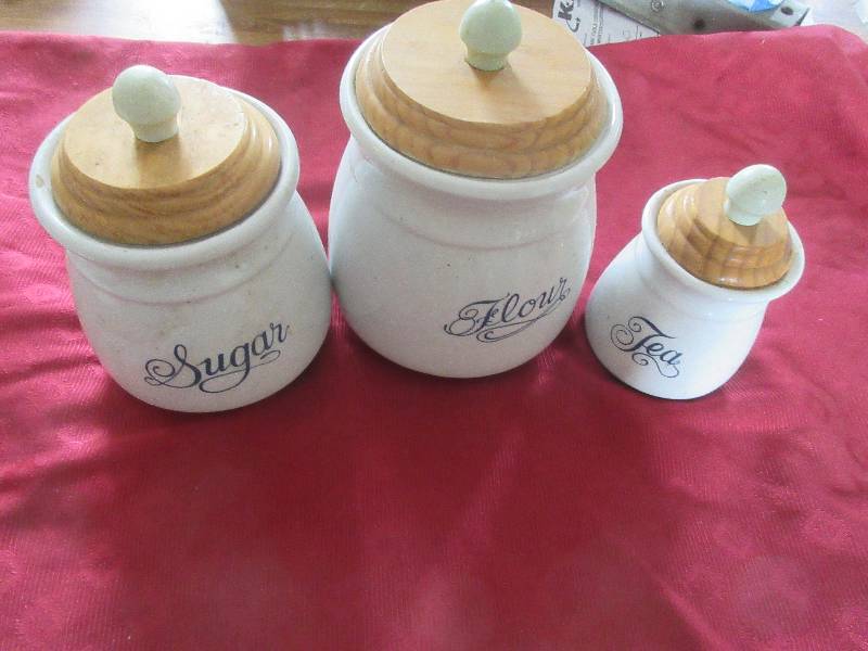 SET OF 3 GLASS CANESTERS