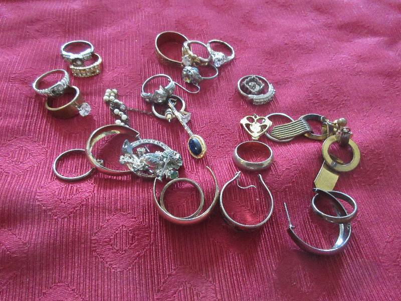 VINTAGE JEWLERY