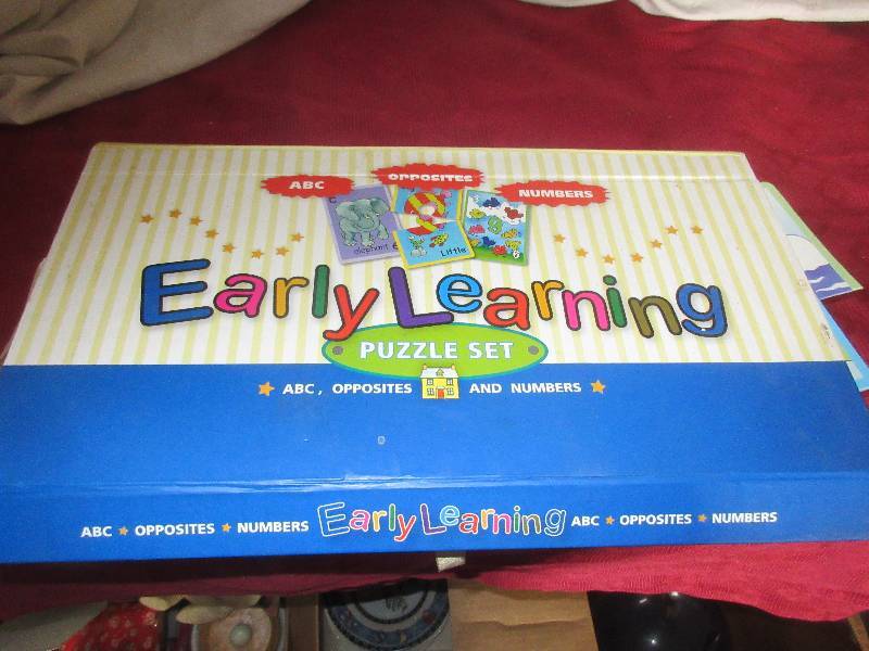 EARLY LEARNING PUZZLE SET AND CASE