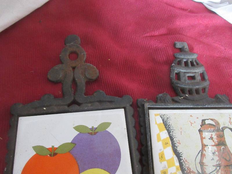 2 VINTAGE CASTIRON TRIVETS