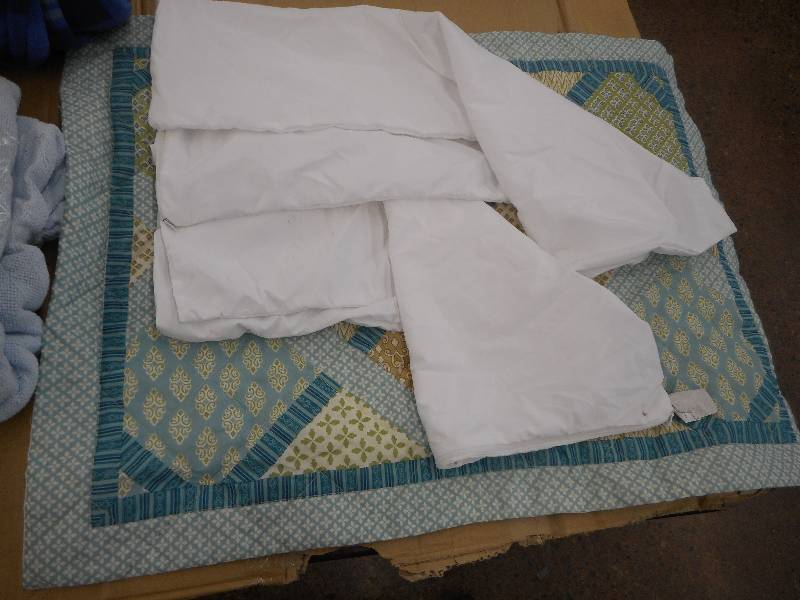 BEDDING LOT