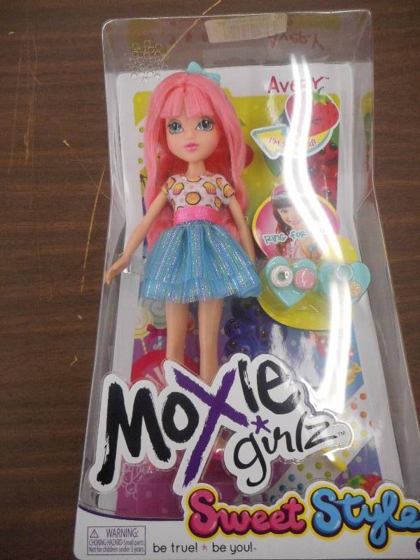 MOXIE GIRLZ SWEET STYLE TOY DOLL