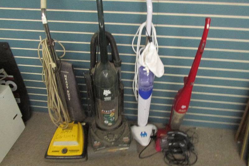 Lot of 5 vacuum cleaners...