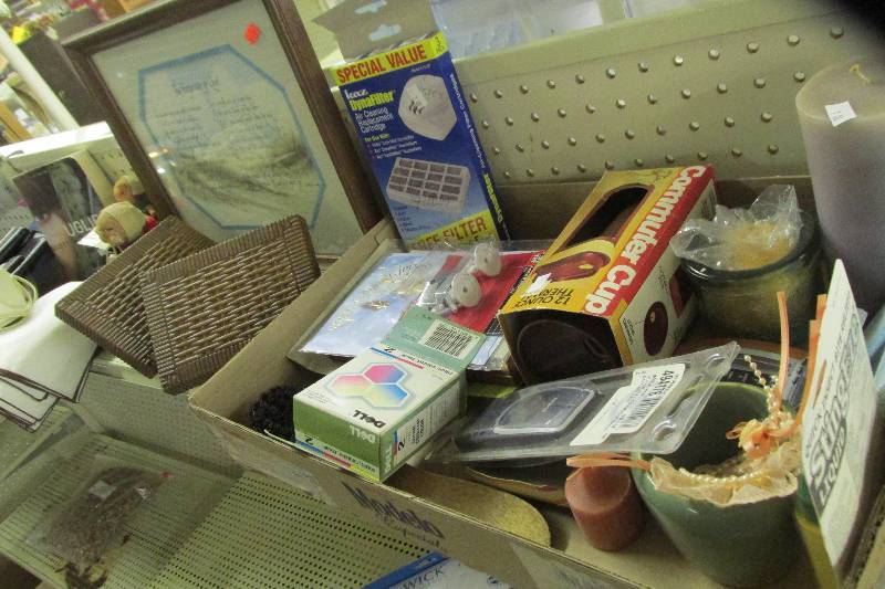 Lot of assorted household items...