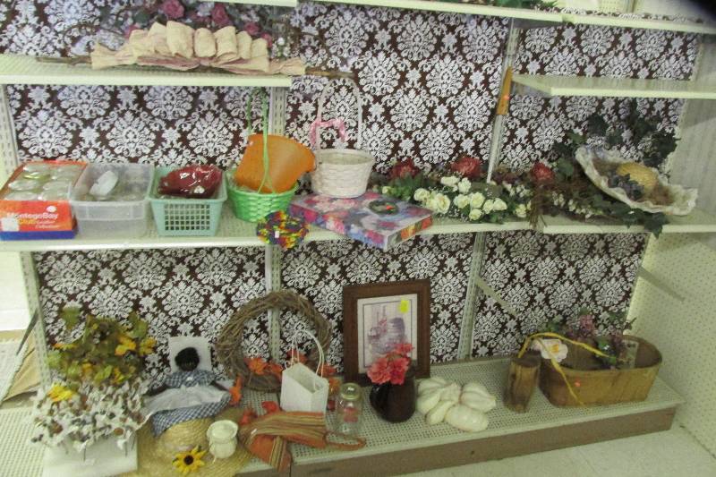 Lot of decorative items...