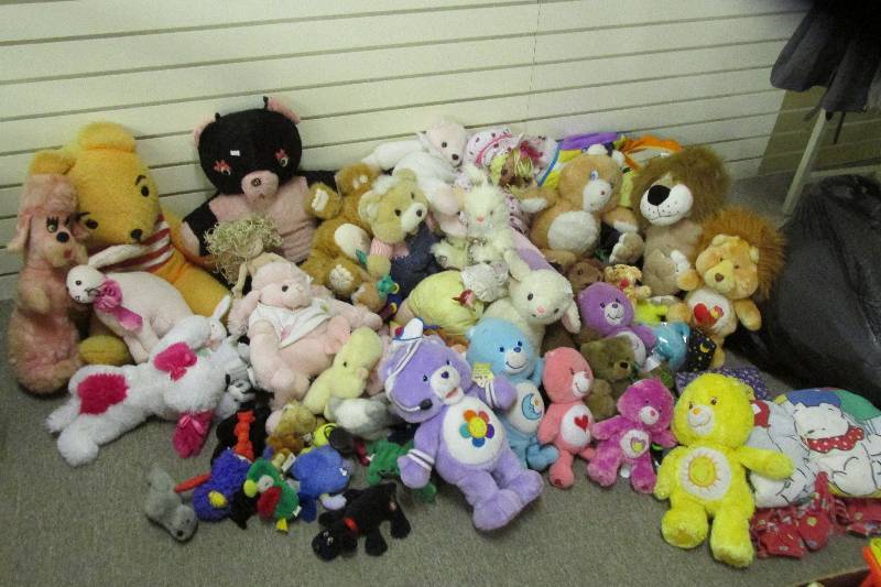 Lot of stuffed animals, Care Brars,...