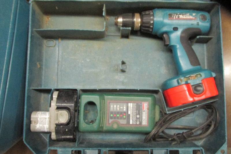 Battery operated Makita drill set...
