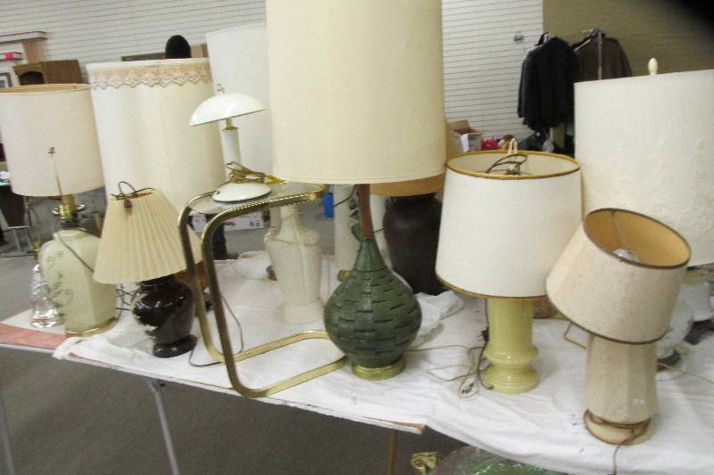 Large lot of lamps, many unique des...
