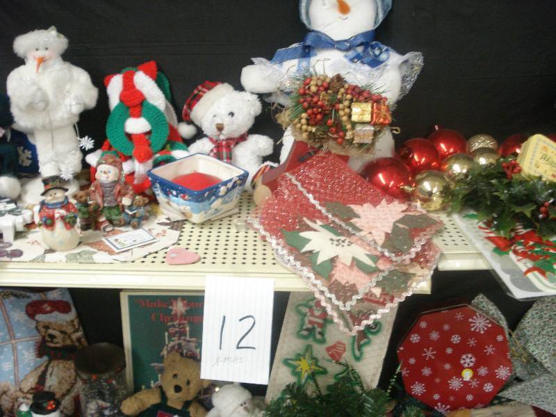 Lot of linens, rugs, placemats, mor...