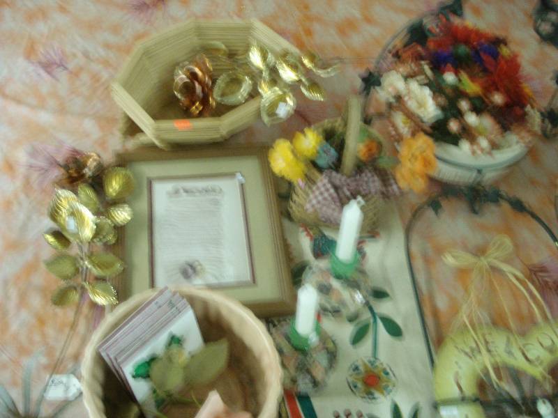 lot of decorative items...