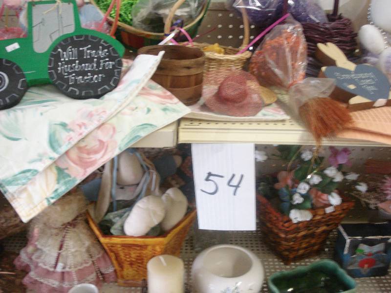 Lot of decorative items great for r...