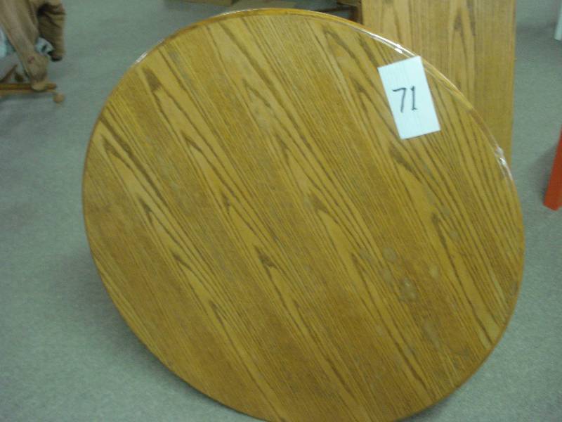 Round top table with leaf...