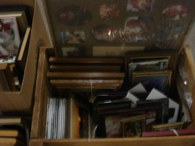 Lot of pictures and frames...
