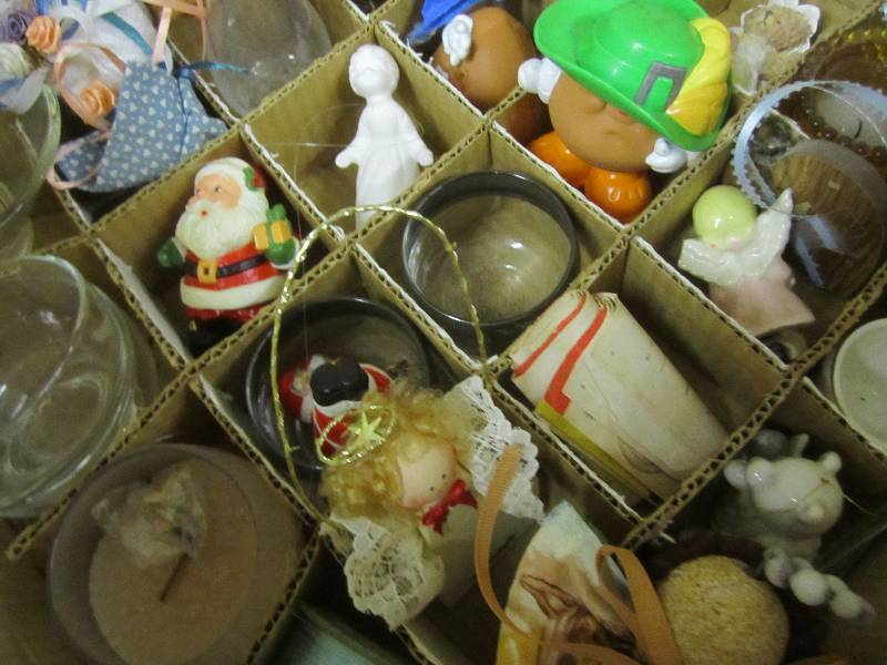 Lot of small decorative items...