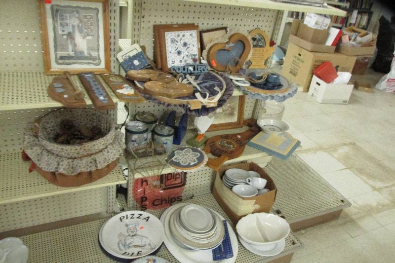 Lot of country and household dcor...
